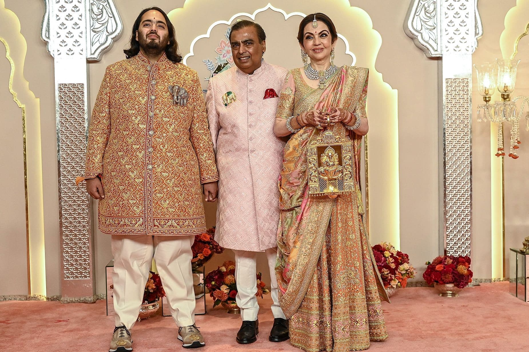 صورة غلاف مقالة نجوم بوليوود والعالم يحضرون زفاف أنانت أمباني الكبير