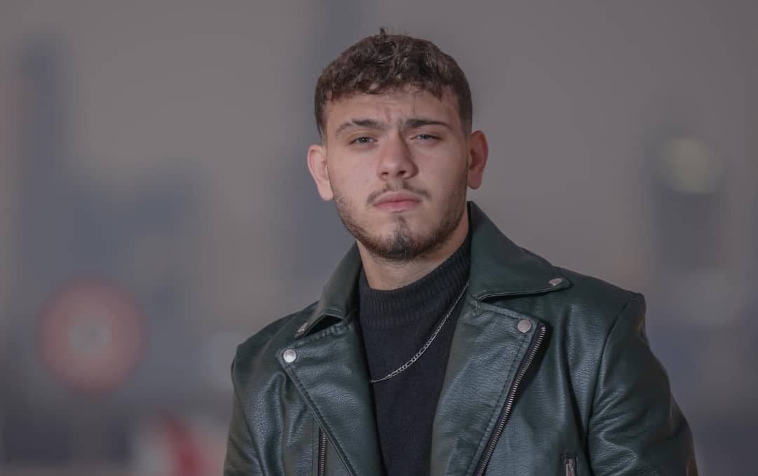 صورة غلاف مقالة الشامي يخرج عن صمته بعد بكاء طفلة في حفله بتونس: “الطفولة ما بتكذب”