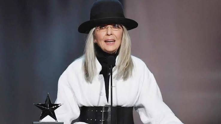 صورة غلاف مقالة وفاة ديان كيتون عن 79 عاماً بعد صراع قصير مع التهاب رئوي