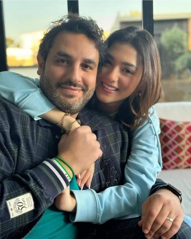 صورة غلاف مقالة بعد 15 عاماً من الغياب... أنس نصري يفاجئ ابنته بلقاء مؤثر في سوريا