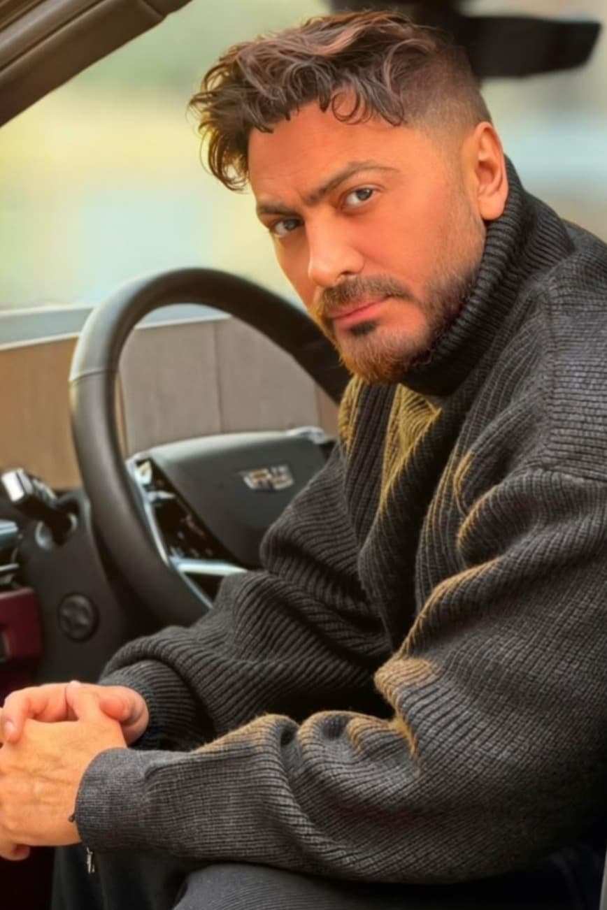 تامر حسني يستعيد ذكريات ألبوم “قرب كمان”