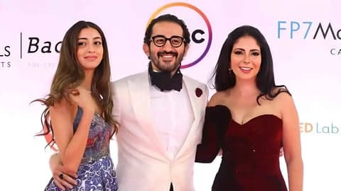 رسالة أحمد حلمي إلى ابنته لي لي بعد تخرجها تخطف الأنظار