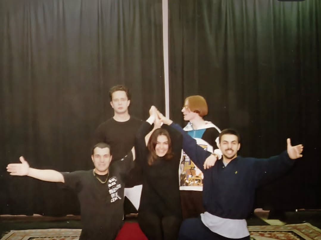 قبل الأضواء.. نجوم الدراما السورية في صور نادرة من أيام الدراسة