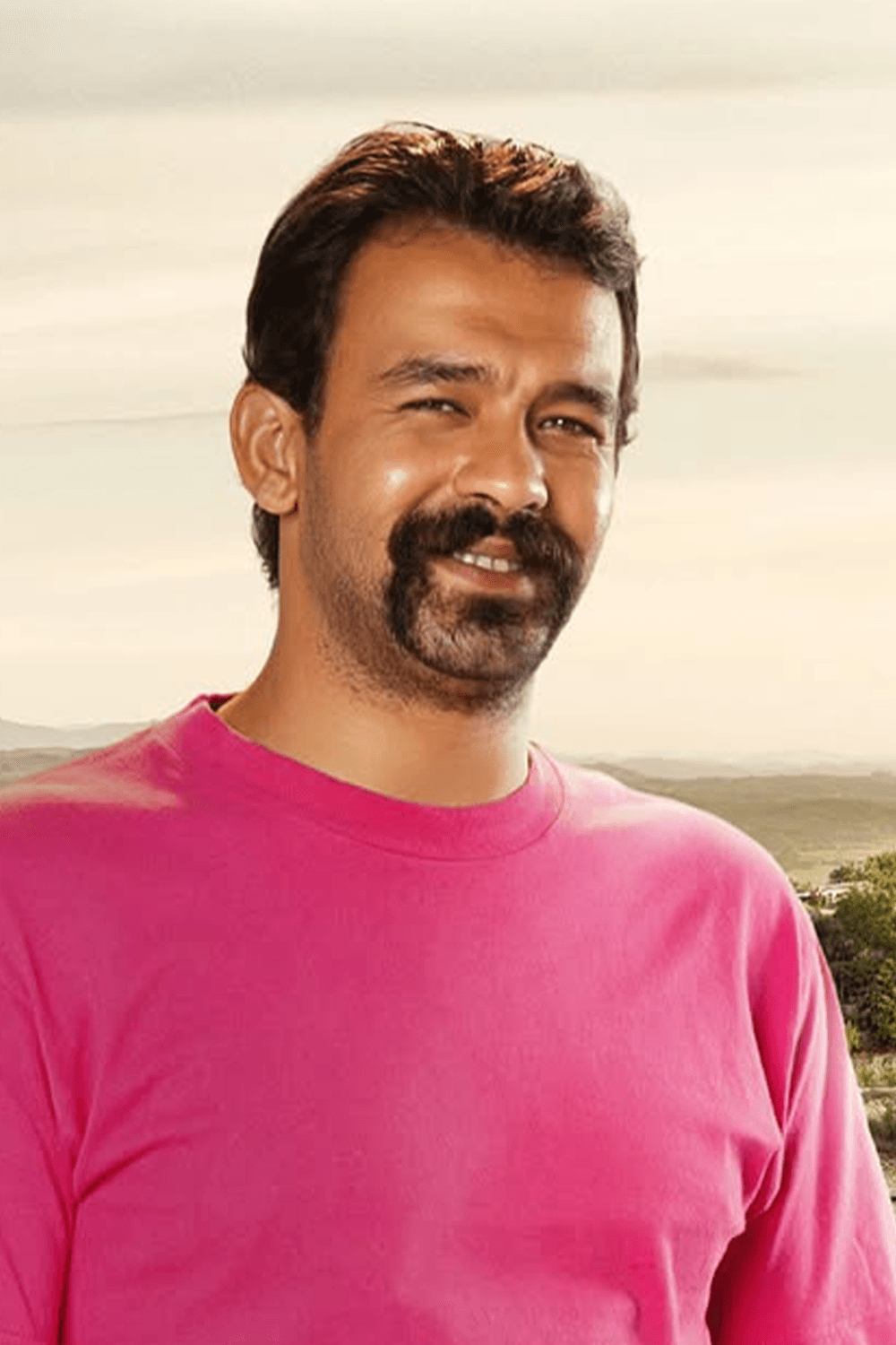 صورة شخصيّة شاهين صورة شخصيّة شاهين