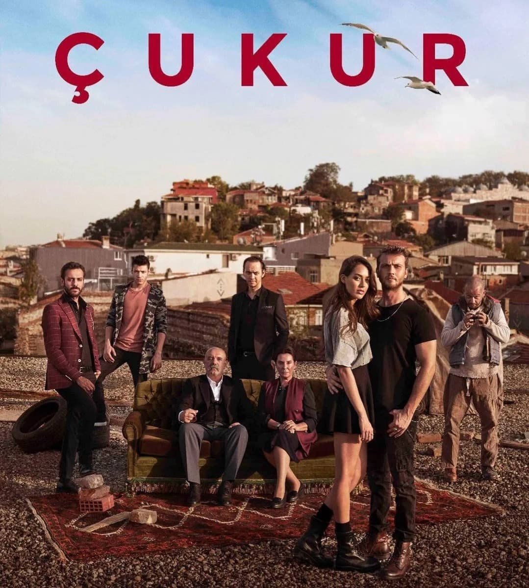 هل يُحرّض على العنف؟ كاتب «الحفرة» يردّ ويكشف الحقيقة