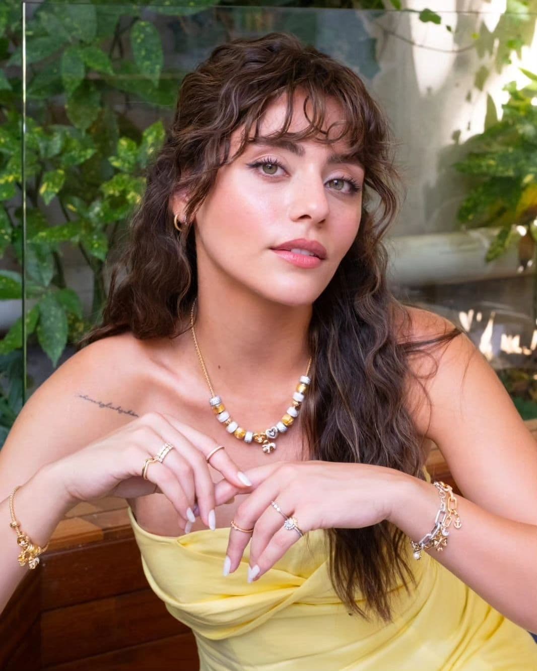 سيلا تورك أوغلو تحتفل بخطوبتها وسط أجواء رومانسية