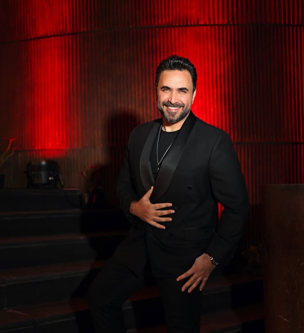 نادر الأتات يستعد للزواج.. إليكم جنسية زوجته وموعد ومكان زفافه