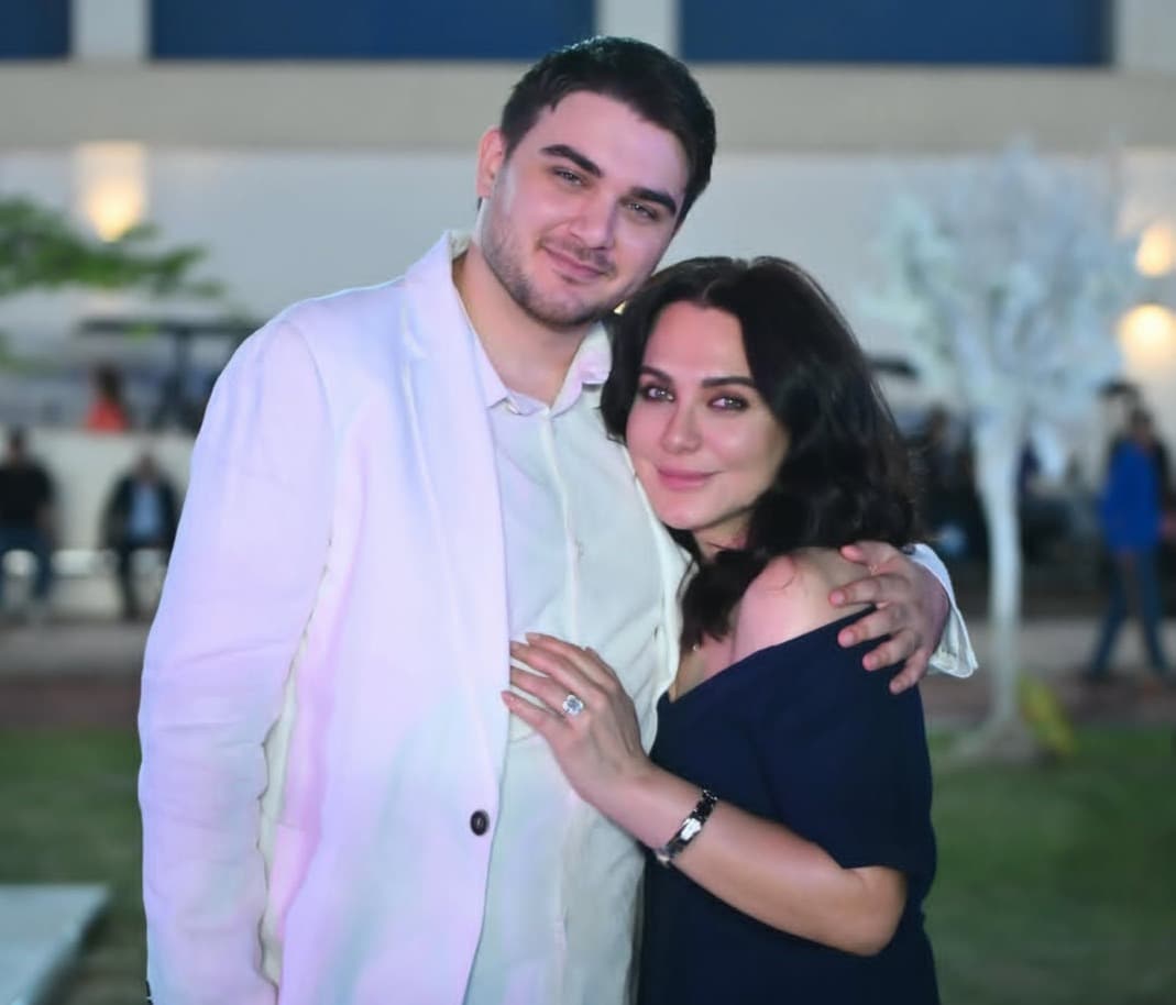 سلاف فواخرجي ووائل رمضان يحتفيان بابنهما حمزة