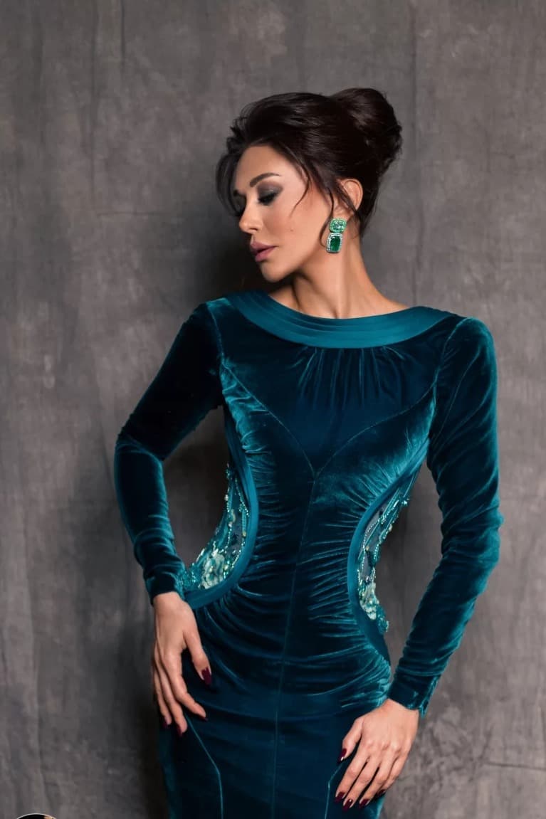 كاريس بشار تخطف الأنظار في باريس