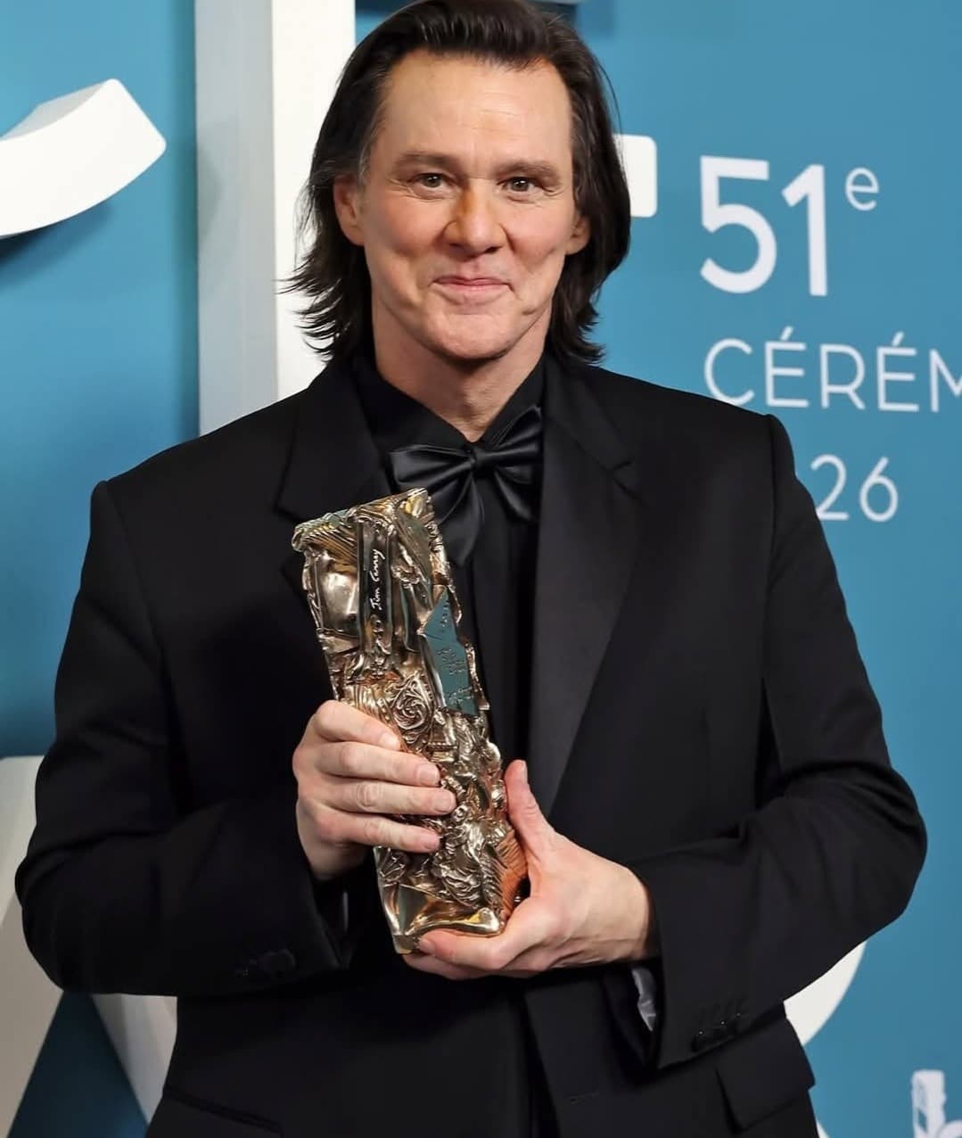 جيم كيري يبهر جمهور “سيزار” بالفرنسية ويعلن حبه رسمياً