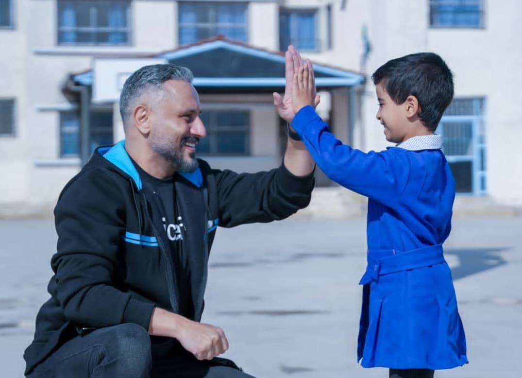 قيس الشيخ نجيب يشارك في حملة تلقيح الأطفال