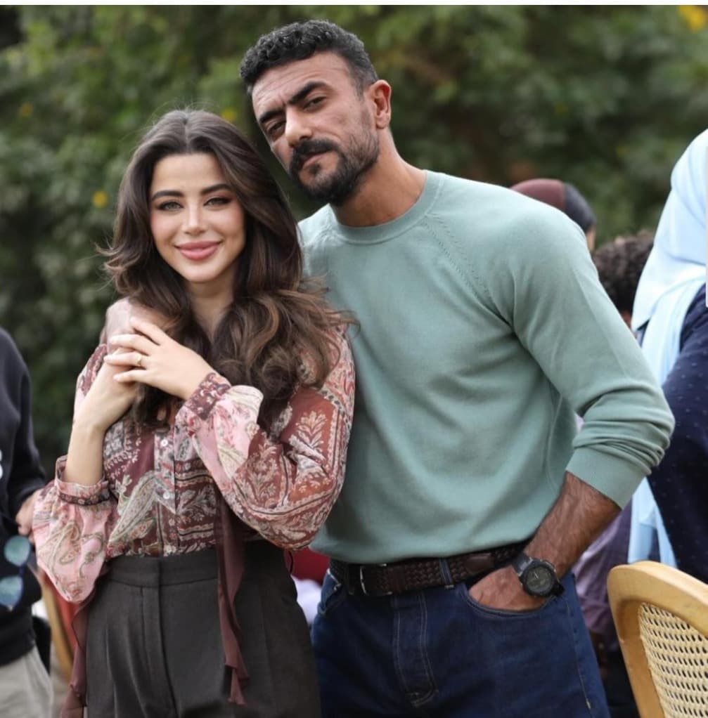 أحمد العوضي يحسم الجدل حول زواجه من يارا السكري