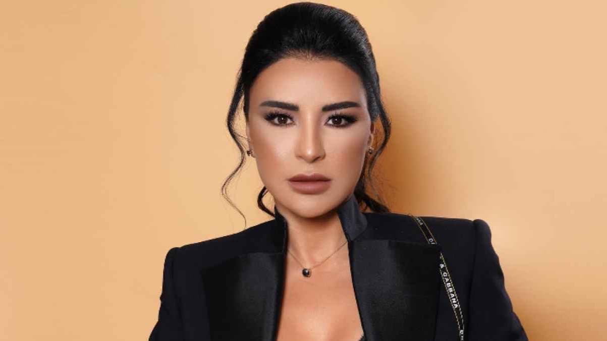 صورة غلاف مقالة ماغي بو غصن تشعل الأجواء في حفل ماريلين نعمان... وتتمايل على "متل الغيمة"