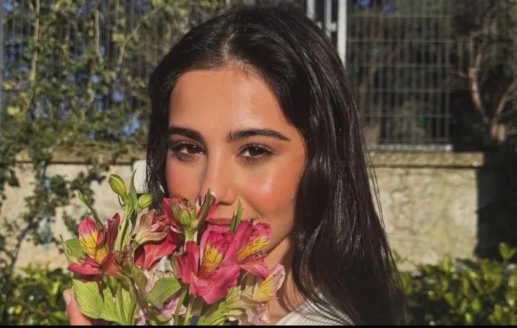 الكشف عن بوستر مسلسل «فتاة الزهور» (Çiçekçi Kız) بطولة هيلين كانديمير
